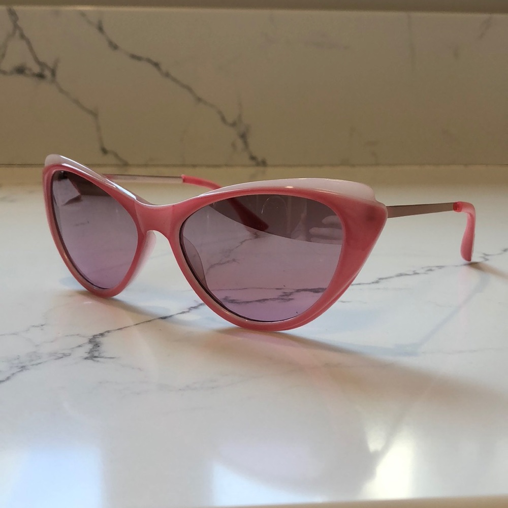 Isaac Mizrahi pink cat eye sunglasses